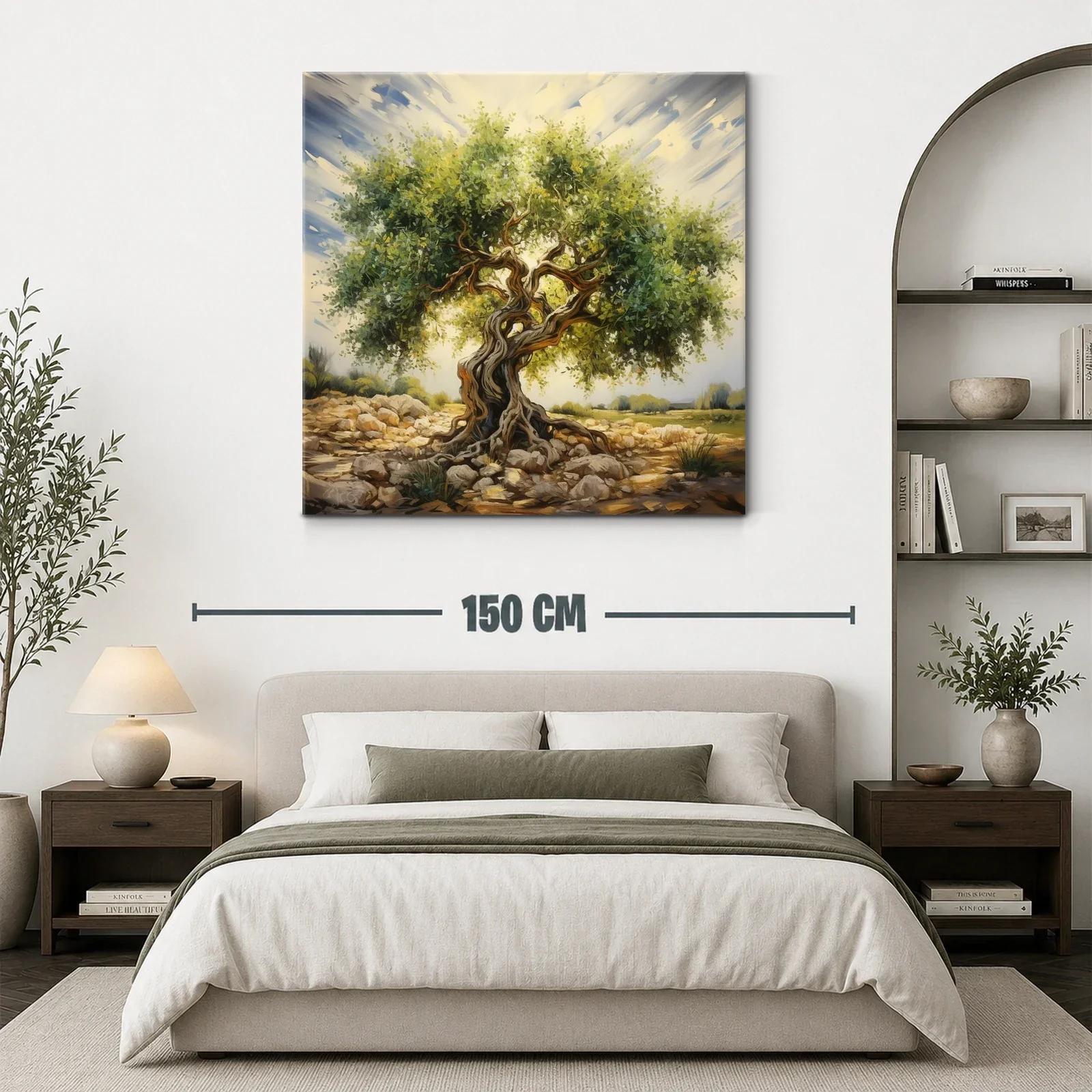 Árbol antiguo con ramas retorcidas y follaje exuberante — miniatura 3