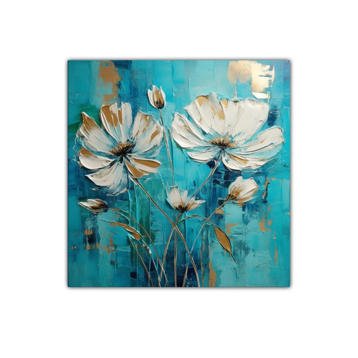 Flores blancas con detalles dorados sobre fondo azul vibrante — imagen principal