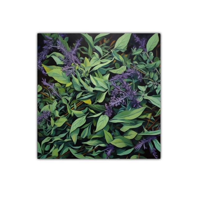 Densa composición de hojas verdes y flores moradas vibrantes
