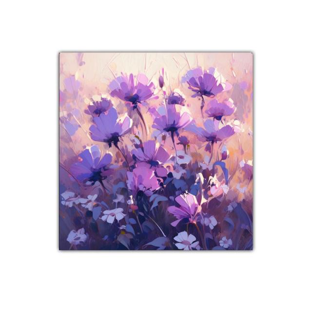 Cuadro floral en tonos violeta iluminado por luz cálida