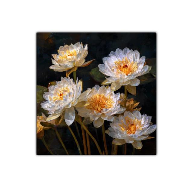 Elegancia natural de flores blancas y doradas para decorar