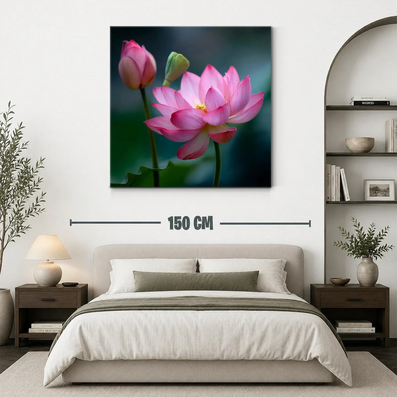Flor de loto rosa en delicado contraste natural — miniatura 3