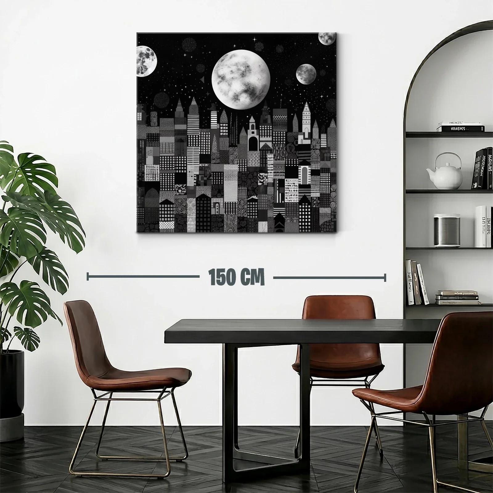 Ciudad nocturna con lunas y cielo estrellado en tonos grises — miniatura 2