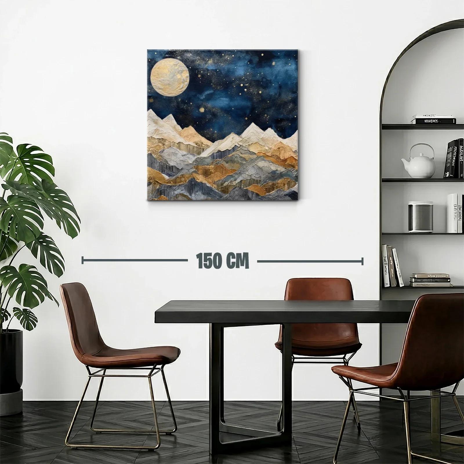 Montañas doradas bajo un cielo estrellado nocturno — miniatura 2