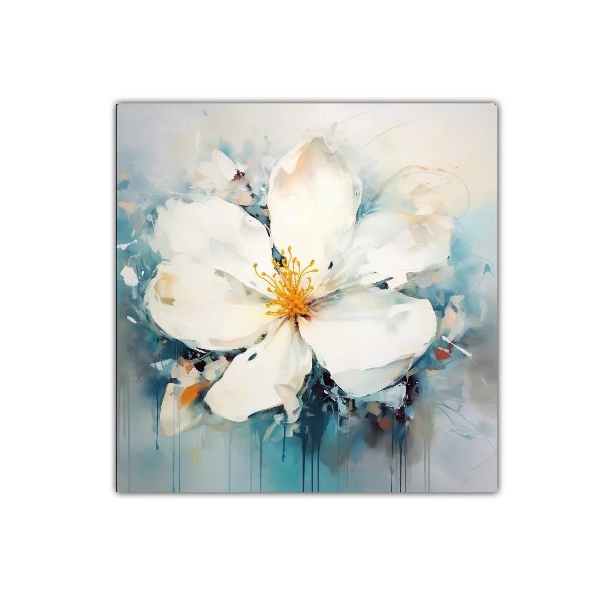 Flor blanca amplia con pinceladas suaves y tonos azules — imagen principal