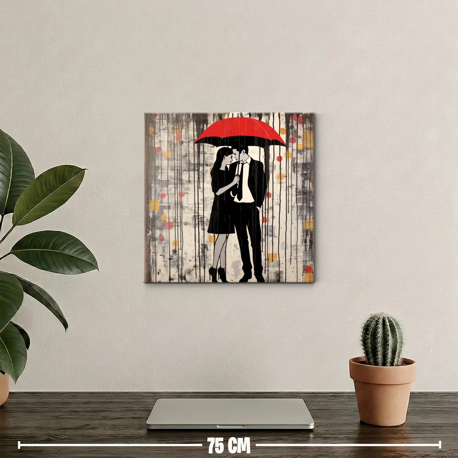 Pareja bajo paraguas rojo en escena urbana lluviosa — miniatura 2