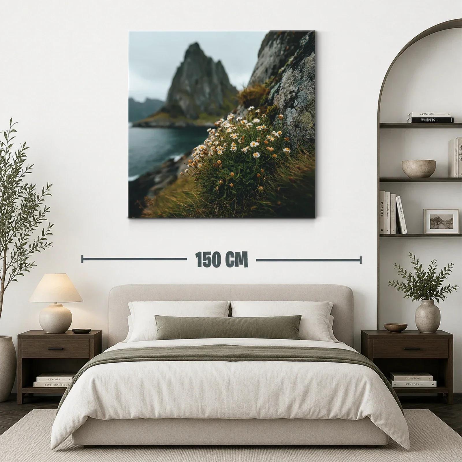 Flores silvestres junto al mar y acantilados brumosos — miniatura 3