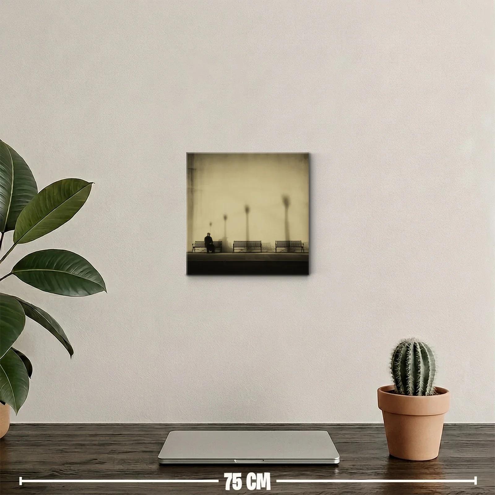 Paisaje urbano melancólico con bancos y figura solitaria — miniatura 2