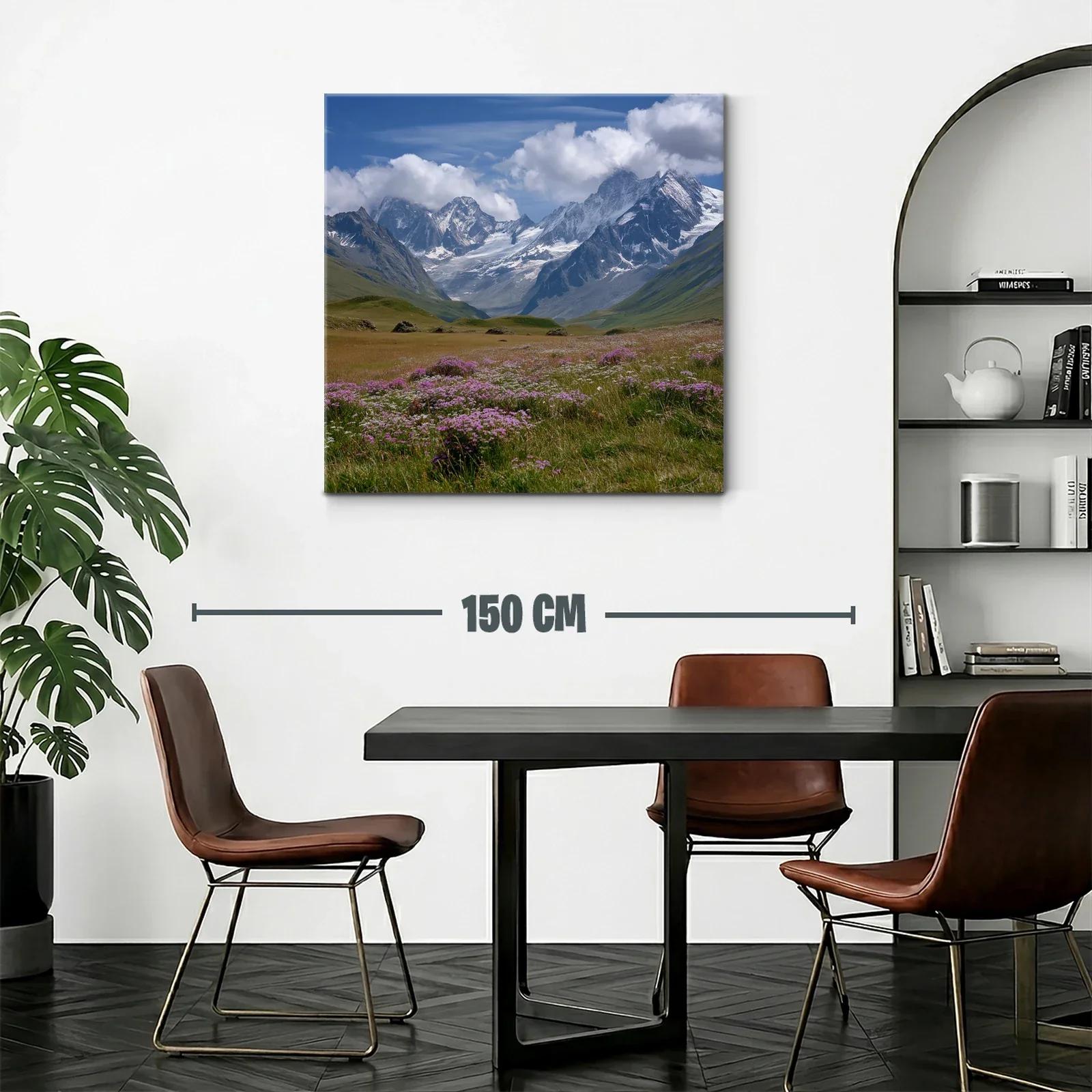 Paisaje alpino con flores silvestres y montañas nevadas — miniatura 2