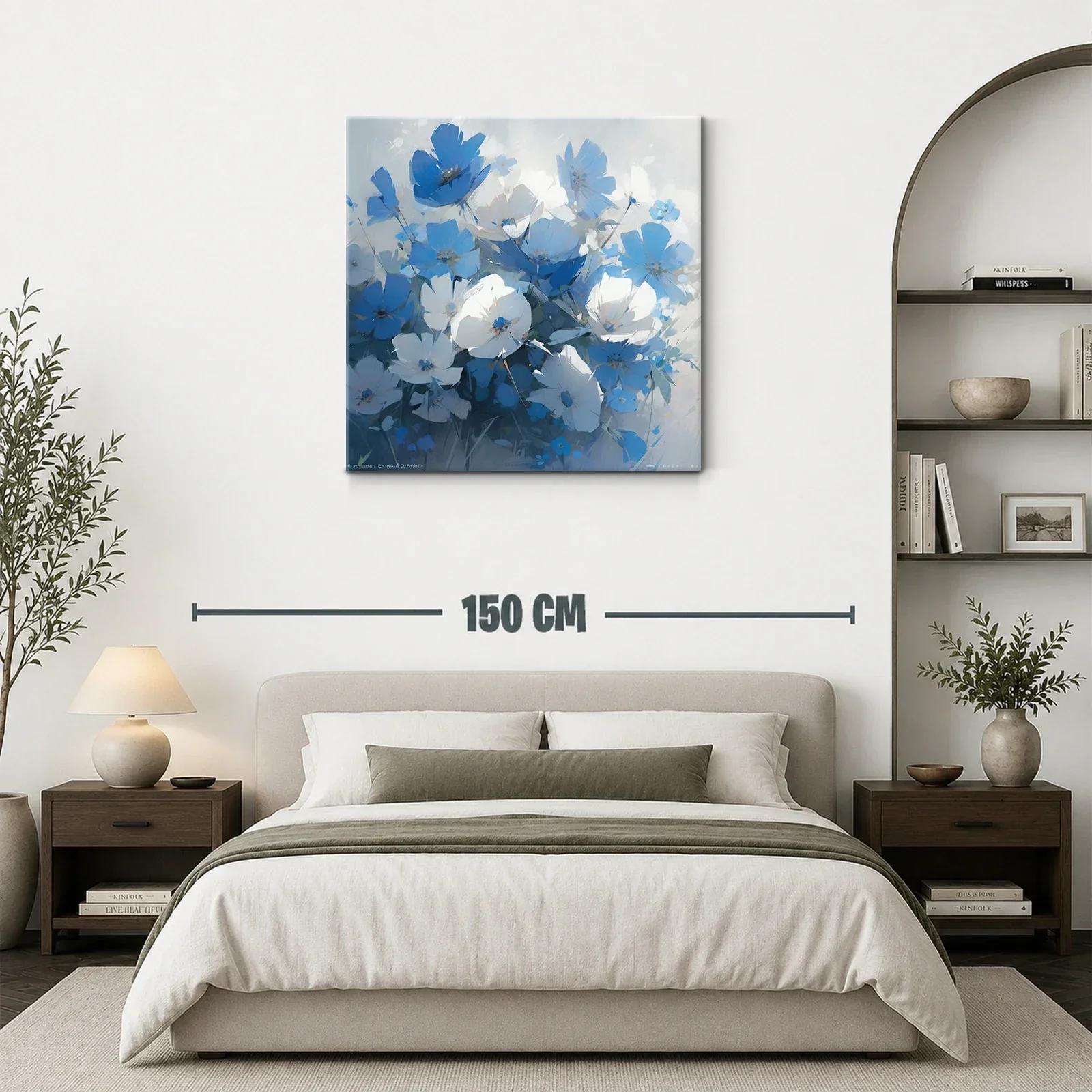 Bouquet elegante de flores azules y blancas con delicadeza natural — miniatura 3
