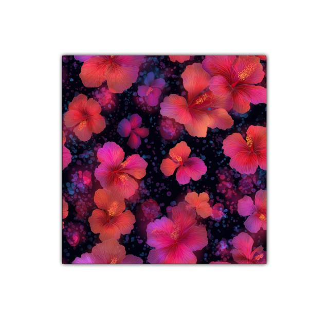 Cuadro con vibrantes flores rojas y moradas sobre fondo oscuro