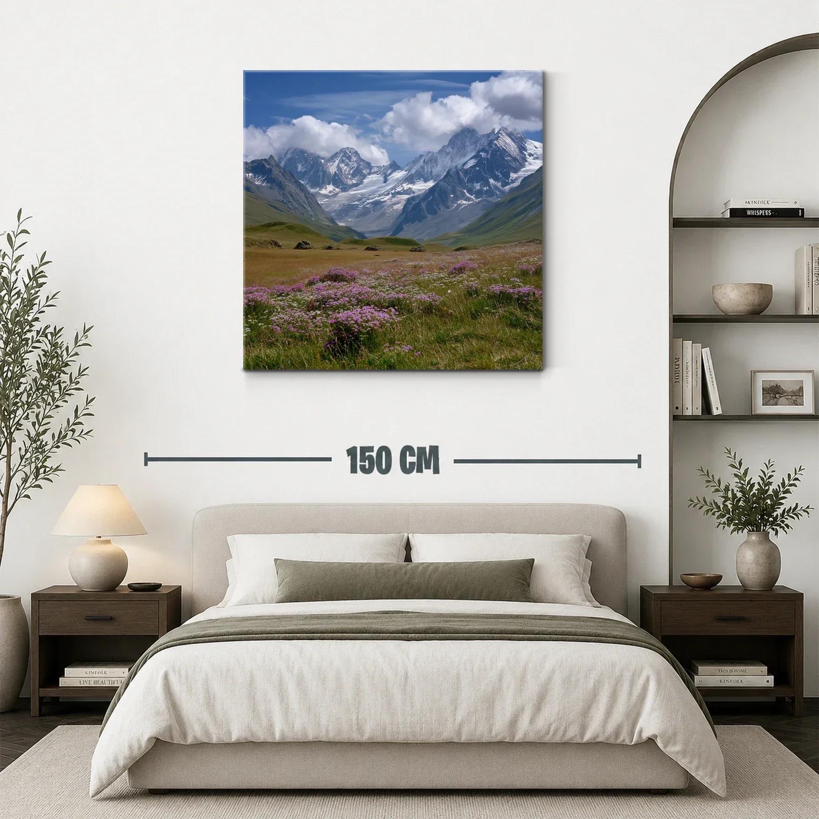 Paisaje alpino con flores silvestres y montañas nevadas — miniatura 3