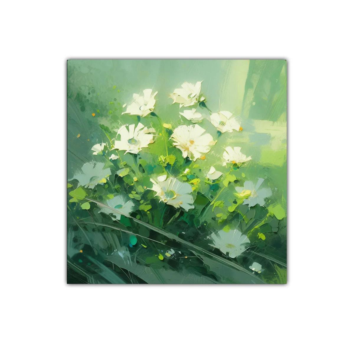 Cuadro con delicadas flores blancas sobre fondo verde