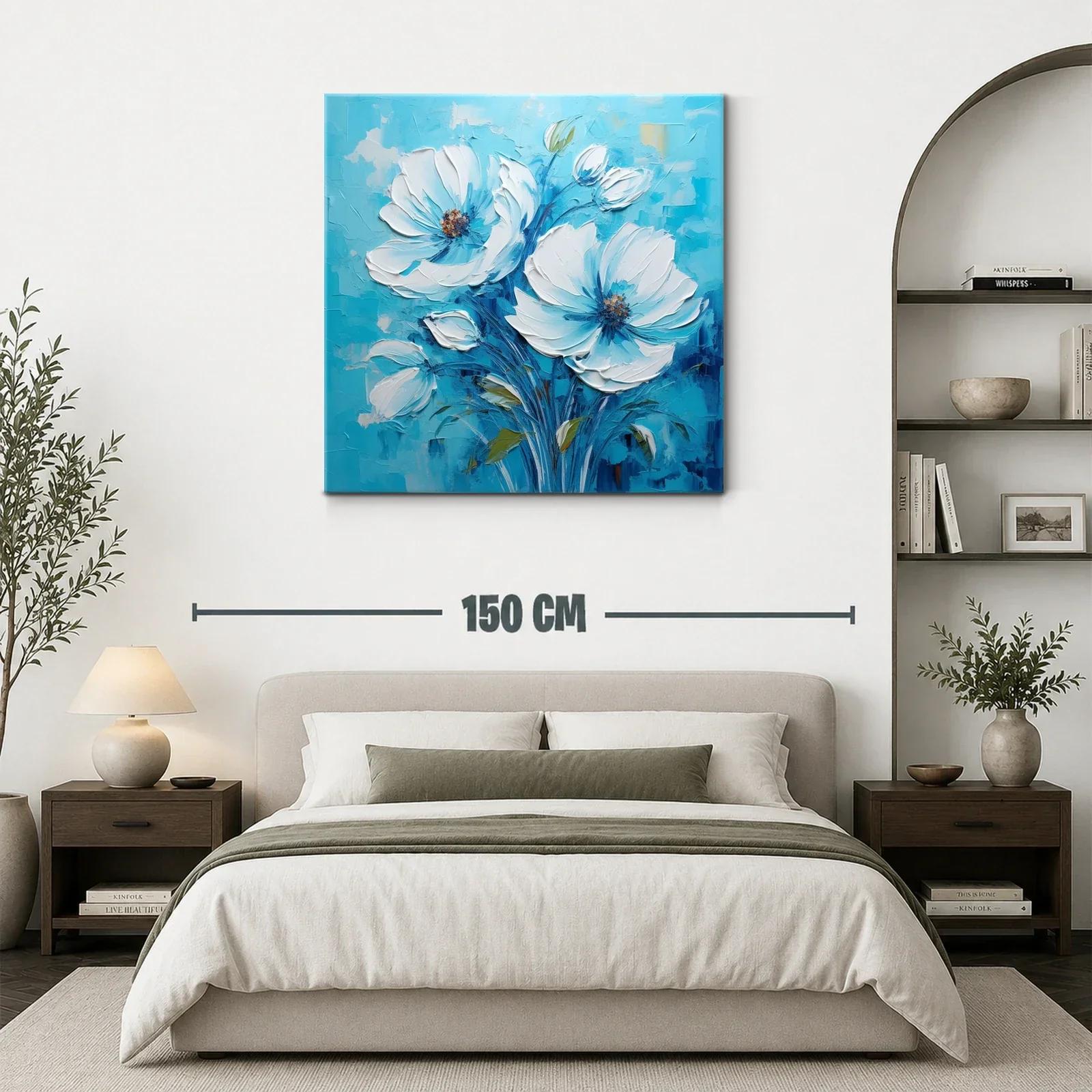 Flores blancas vibrantes sobre fondo azul intenso — miniatura 3