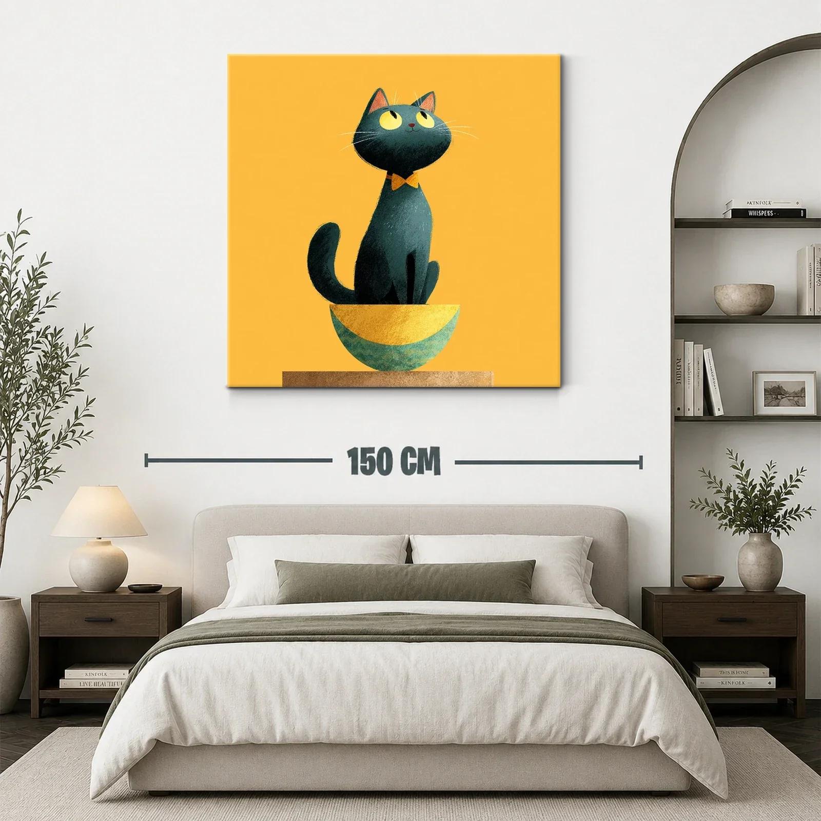 Encantador gato negro en cuenco sobre fondo amarillo vivo — miniatura 3