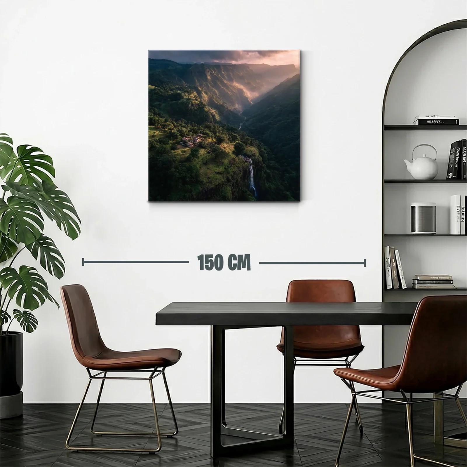Paisaje montañoso con cascada al atardecer — miniatura 2