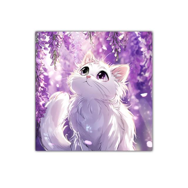 Encantador gato blanco entre flores lilas y luz suave