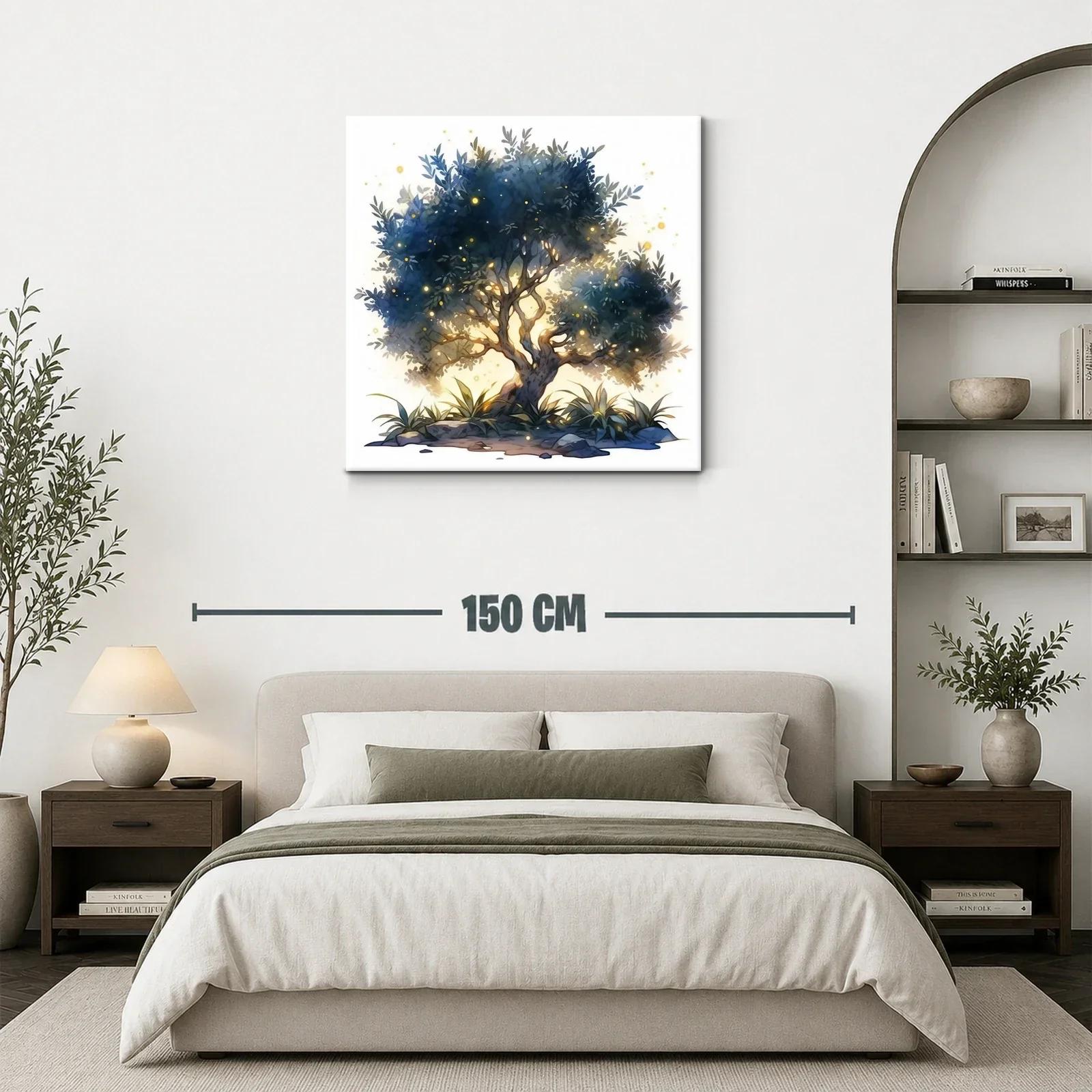 Árbol iluminado con luces doradas sobre paisaje natural — miniatura 3