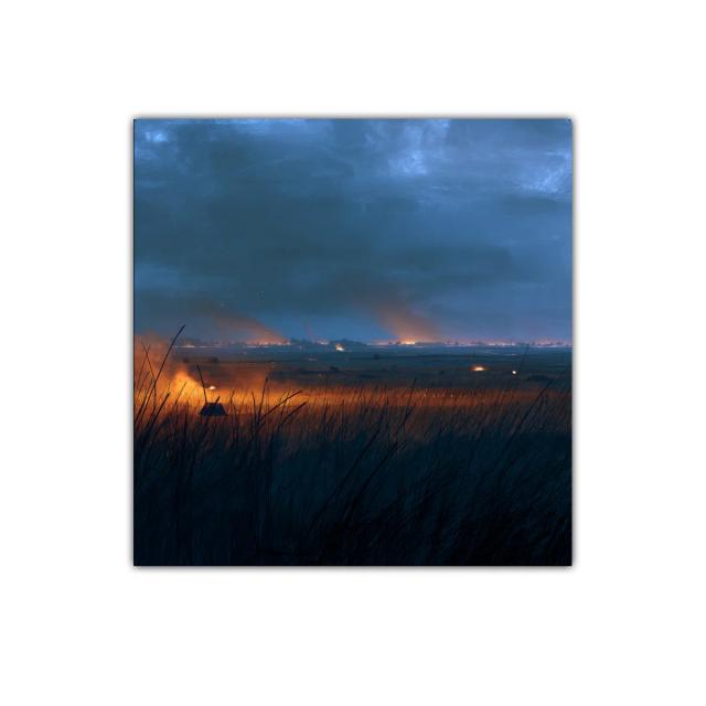 Atardecer en campos con llamas naranja y cielo azul oscuro