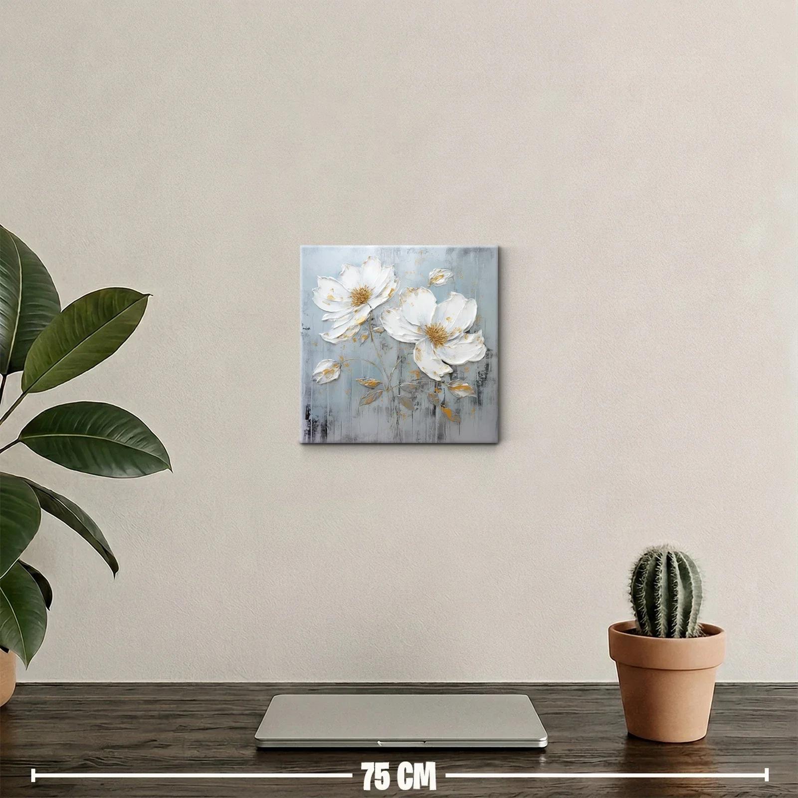 Flores blancas con detalles dorados sobre fondo gris — miniatura 2