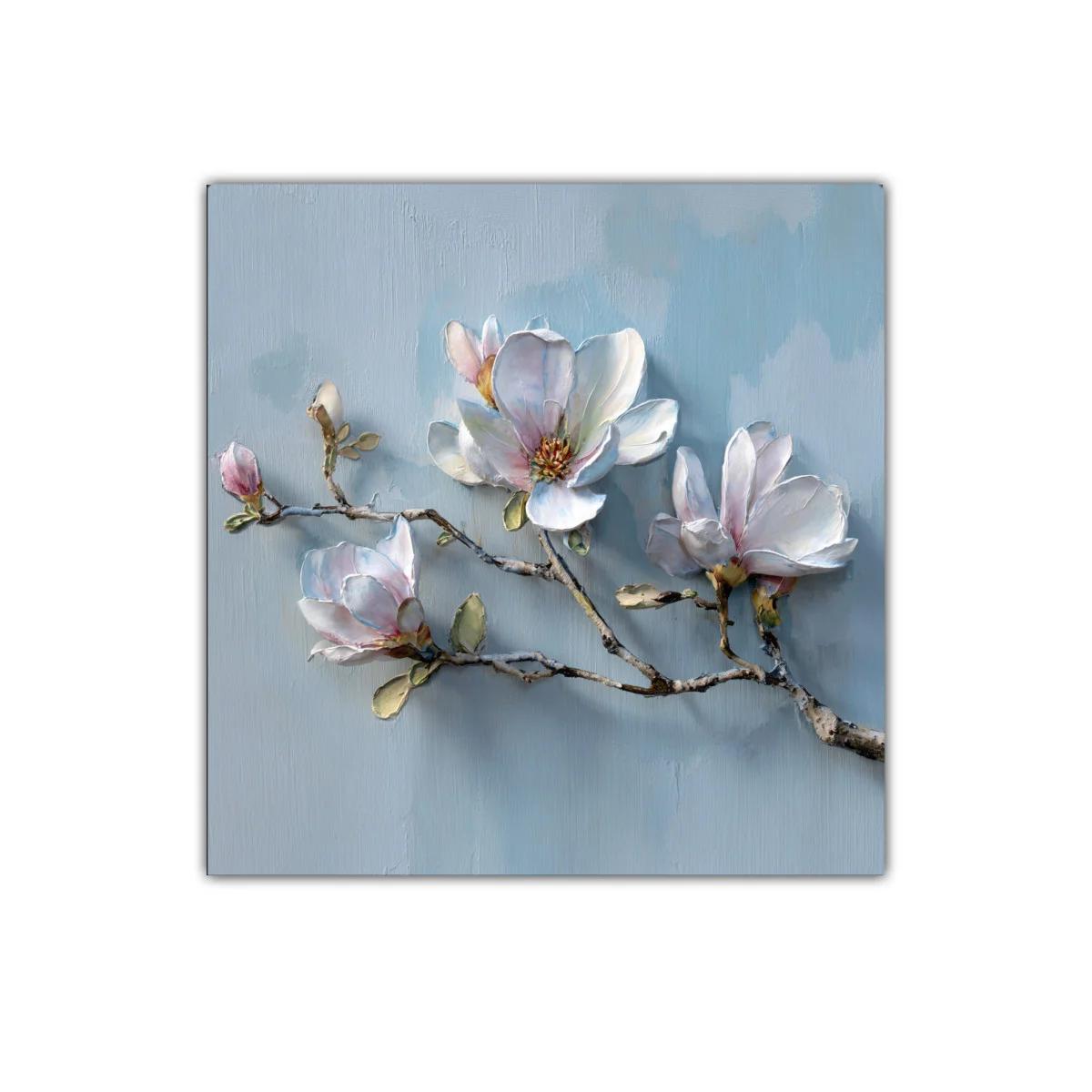 Cuadro con delicadas flores blancas sobre fondo azul claro