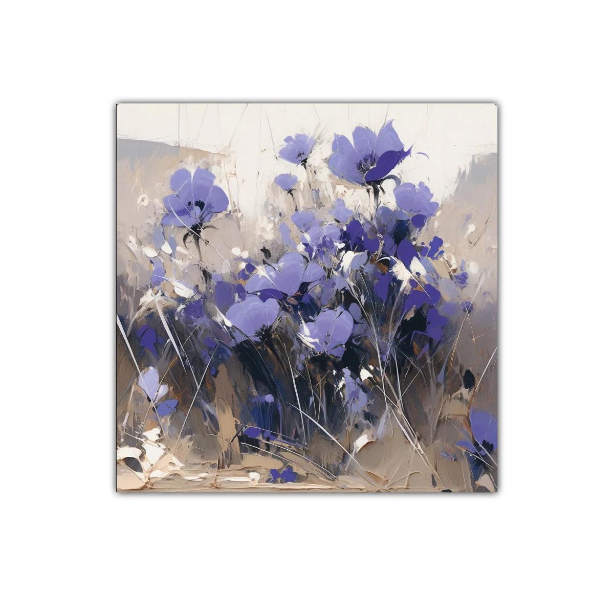 Cuadro con delicadas flores moradas en tonos neutros
