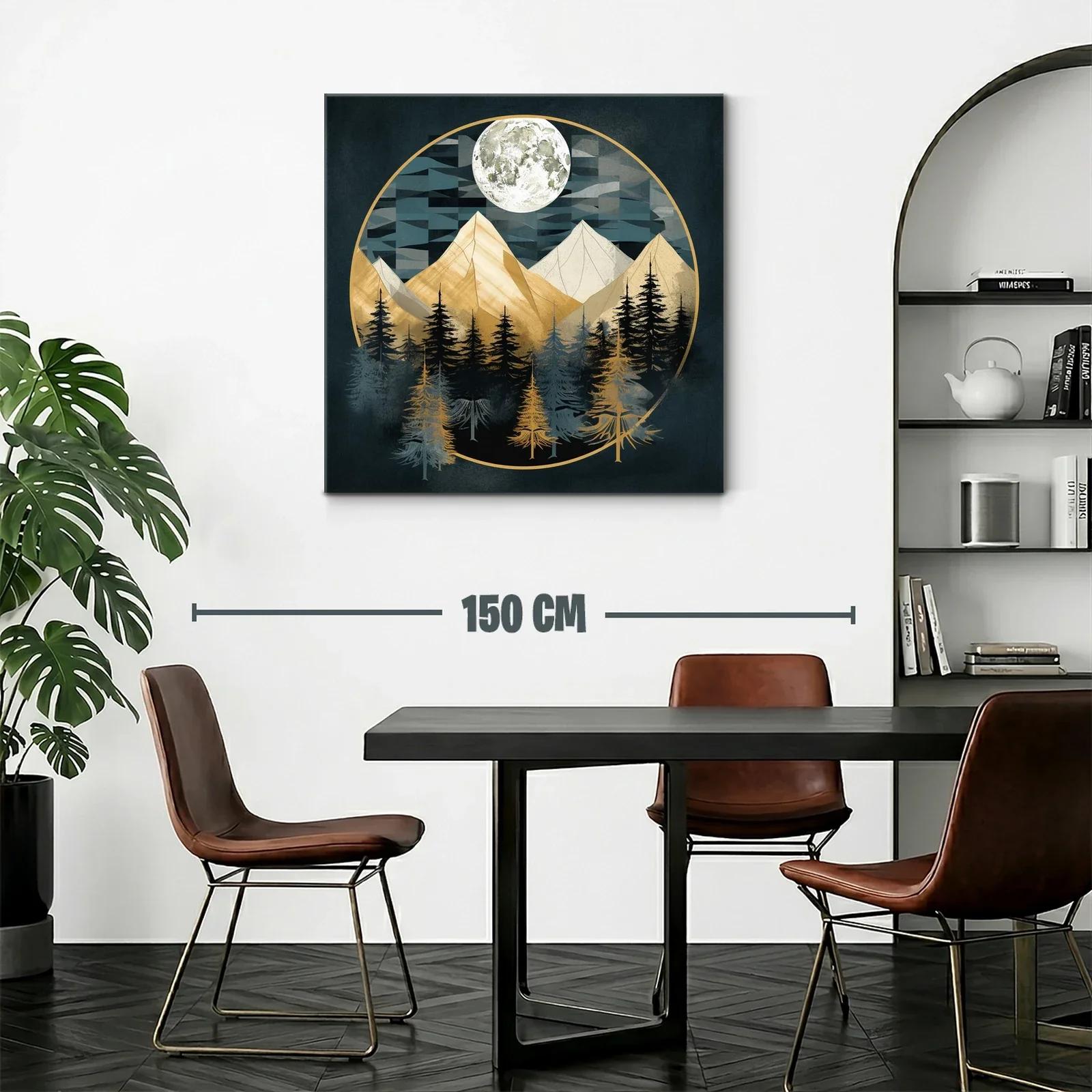 Montañas iluminadas por la luna llena en bosque oscuro — miniatura 2