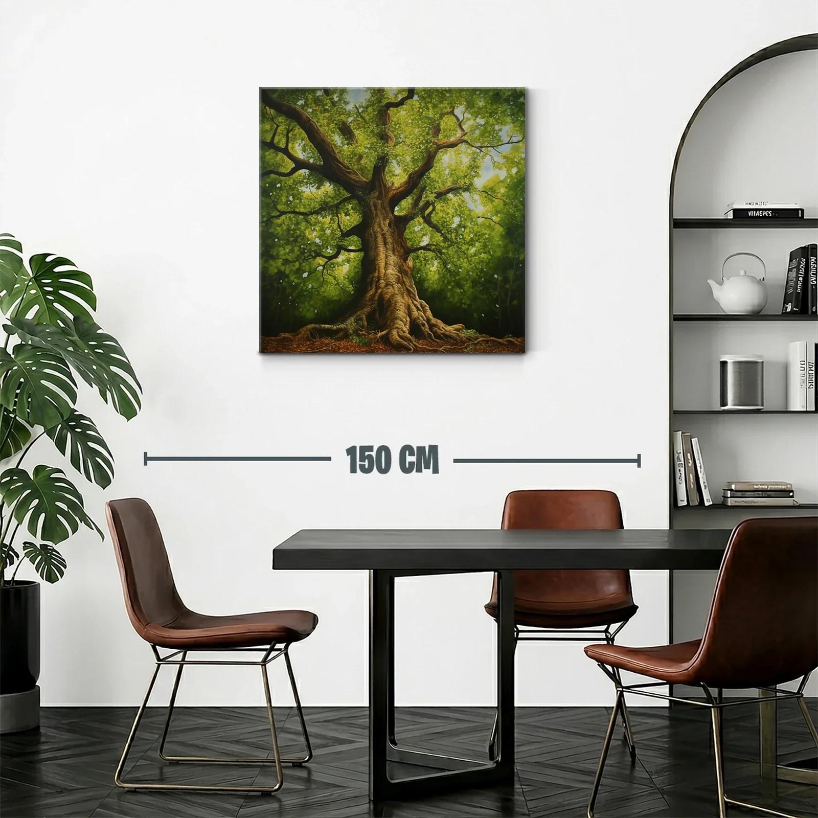 Imponente árbol centenario en exuberante bosque verde — miniatura 2
