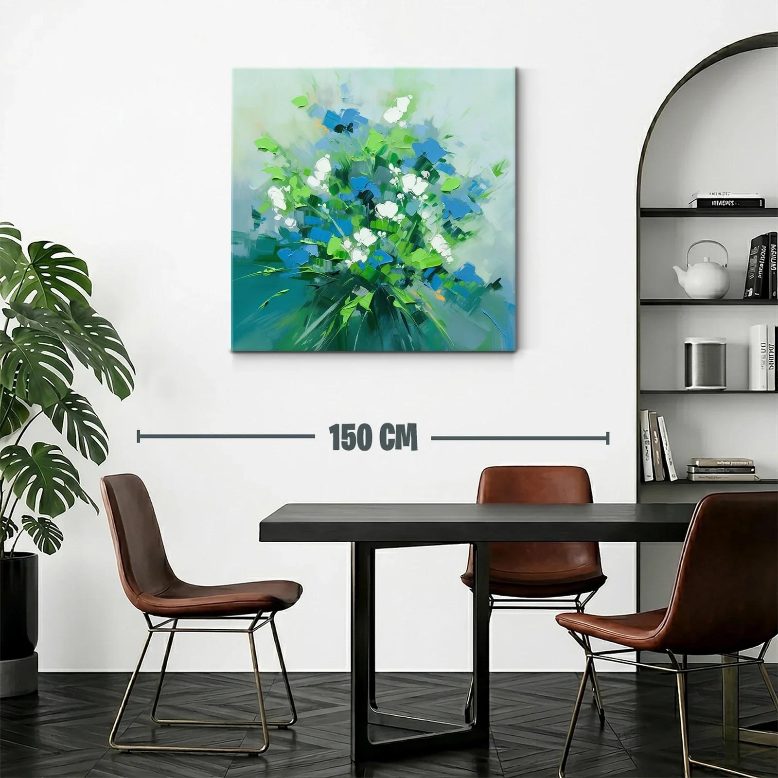 Bouquet vibrante con flores azules y blancas sobre fondo suave — miniatura 2