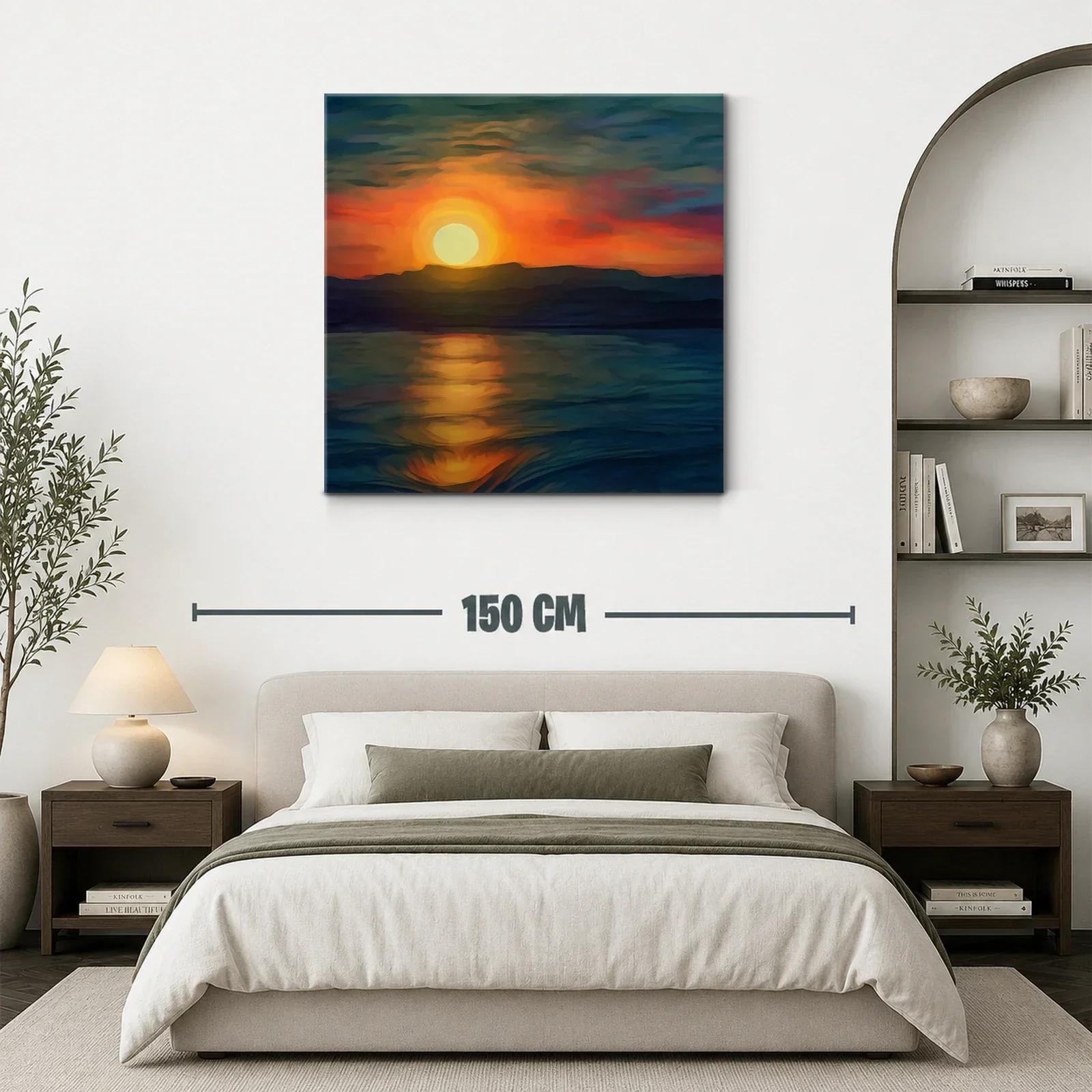 Atardecer luminoso sobre el mar y montañas oscuras — miniatura 3
