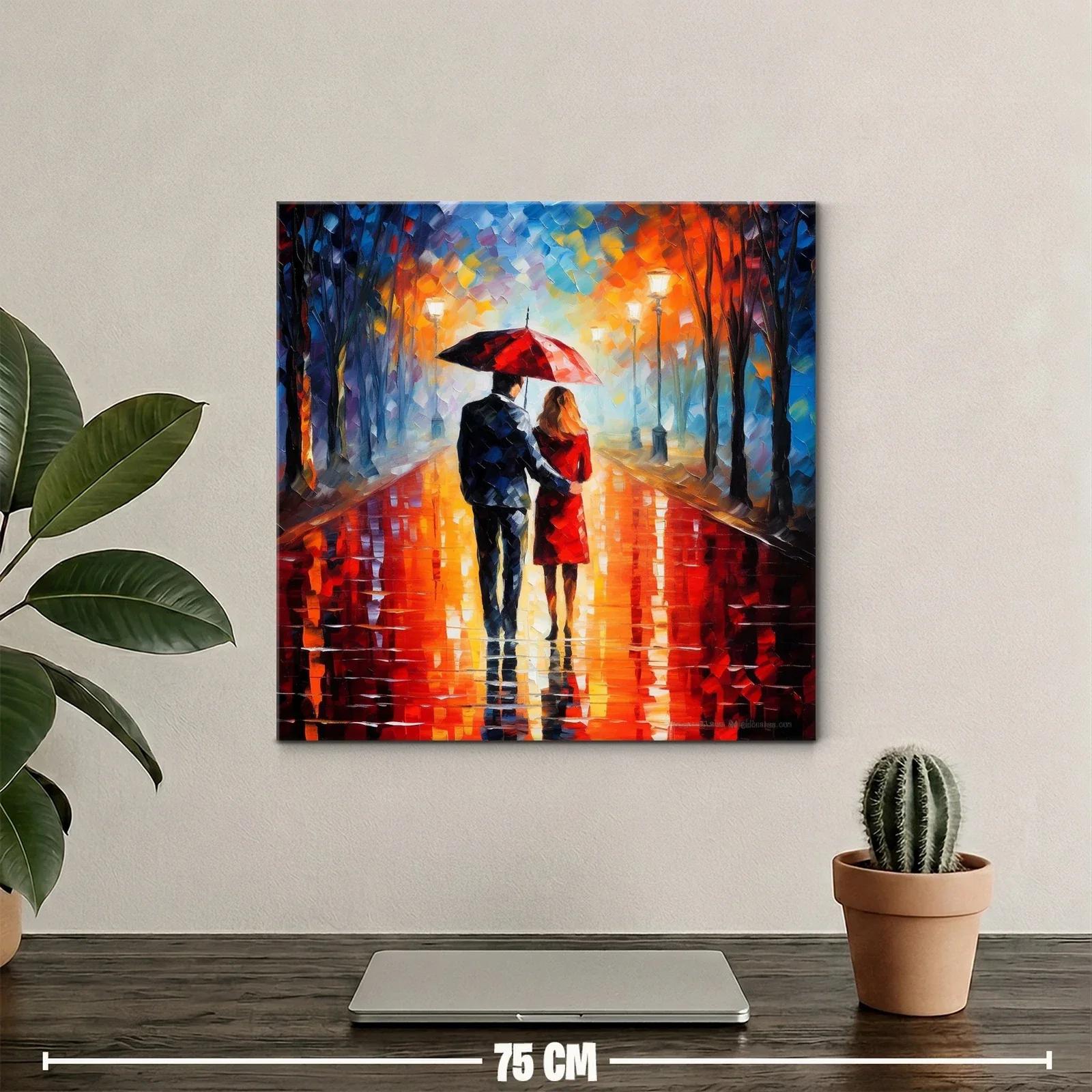 Romántico paseo nocturno bajo la lluvia con paraguas rojo — miniatura 2