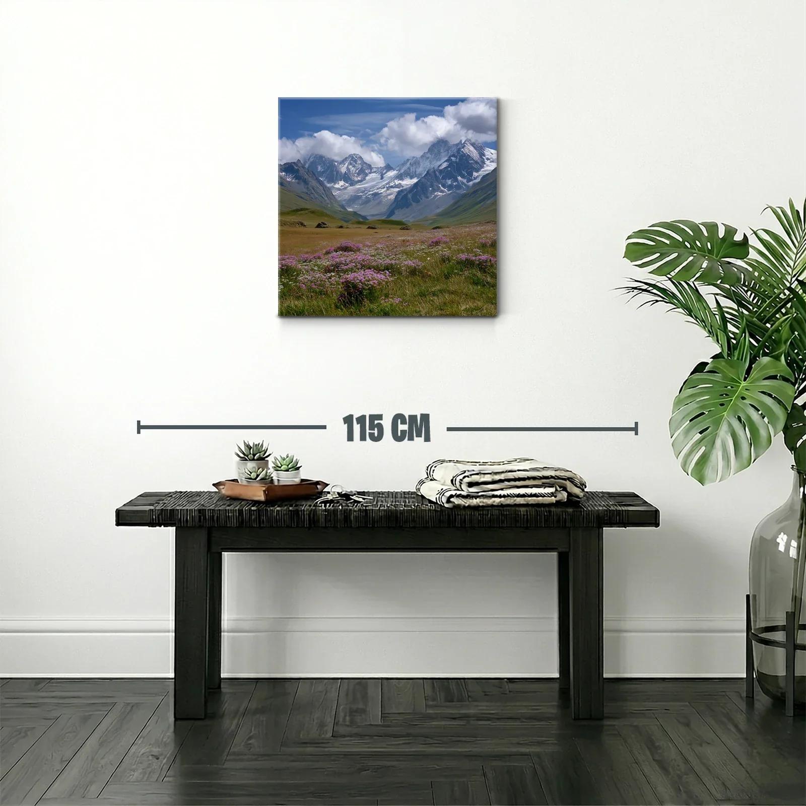 Paisaje alpino con flores silvestres y montañas nevadas — miniatura 2