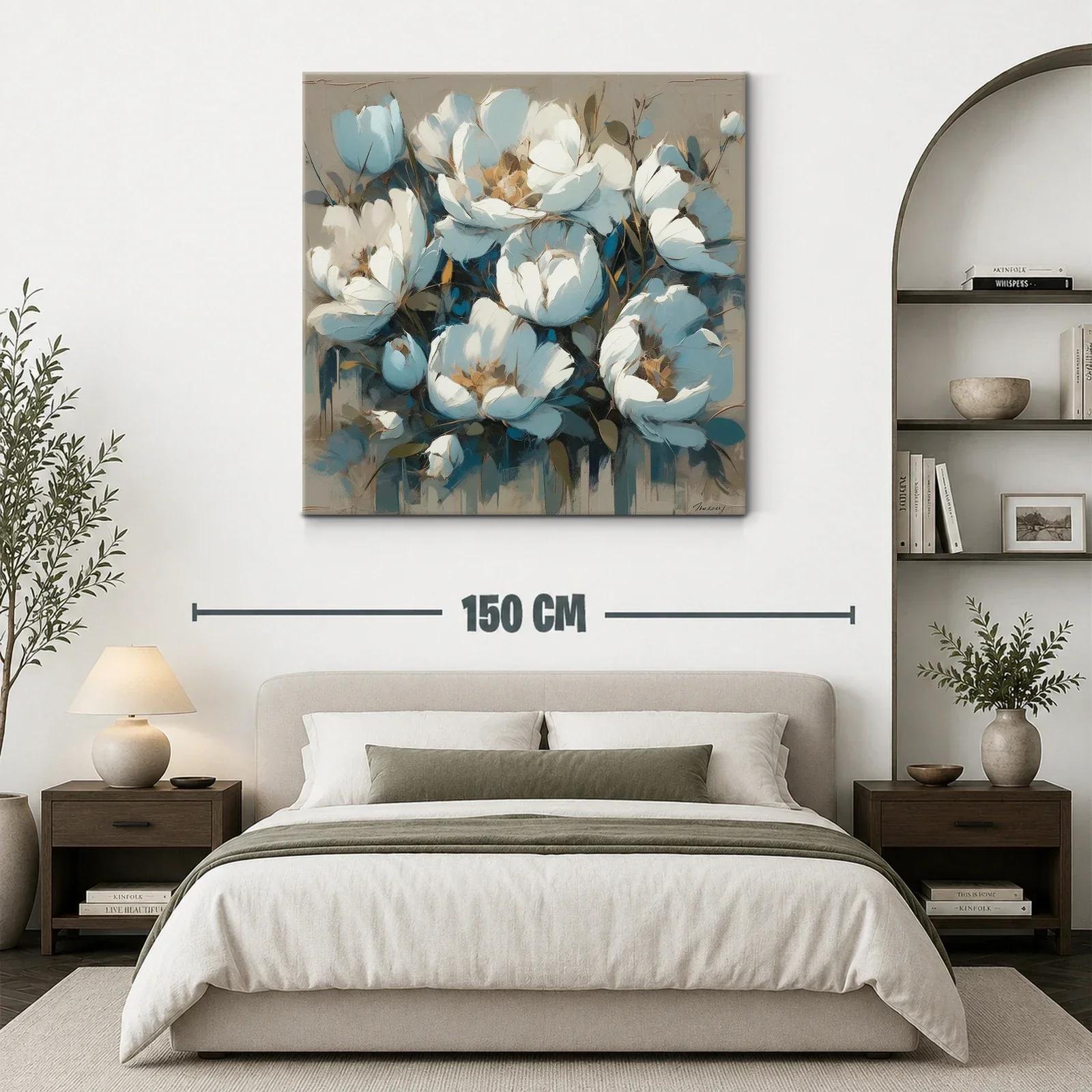Ramillete de flores blancas y azules con pinceladas suaves — miniatura 3