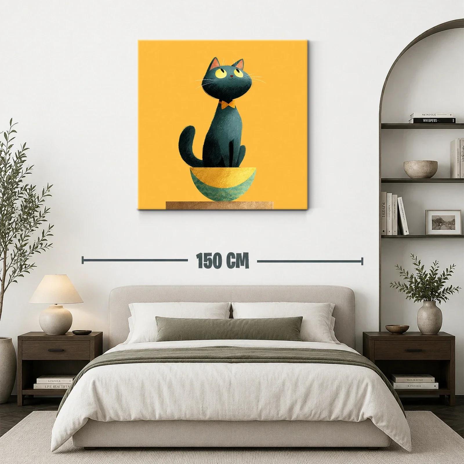 Encantador gato negro en cuenco sobre fondo amarillo vivo — miniatura 3