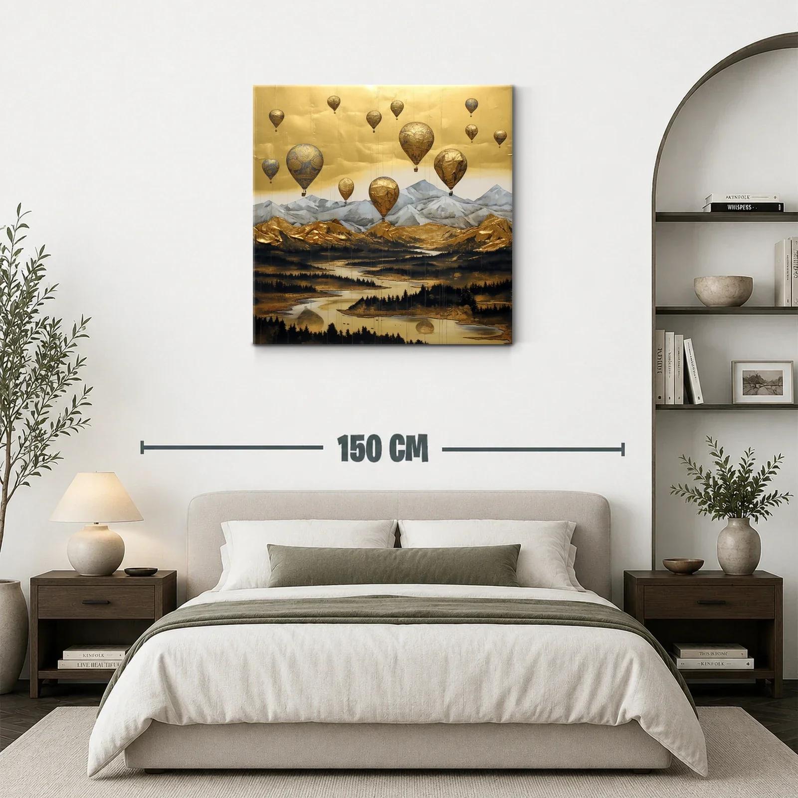Paisaje dorado con globos aerostáticos sobre montañas — miniatura 3
