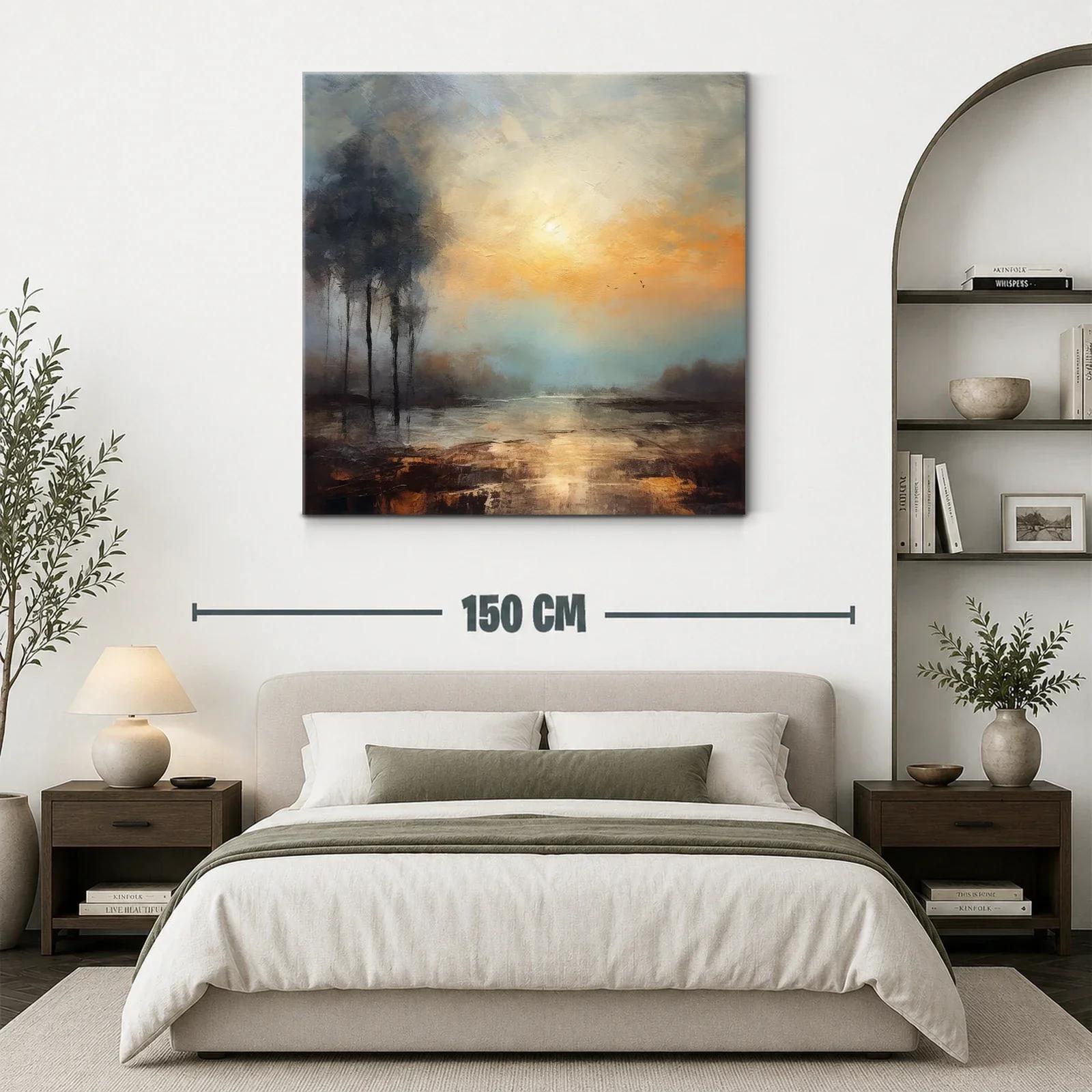 Atardecer nebuloso con silueta de árboles y reflejos dorados — miniatura 3