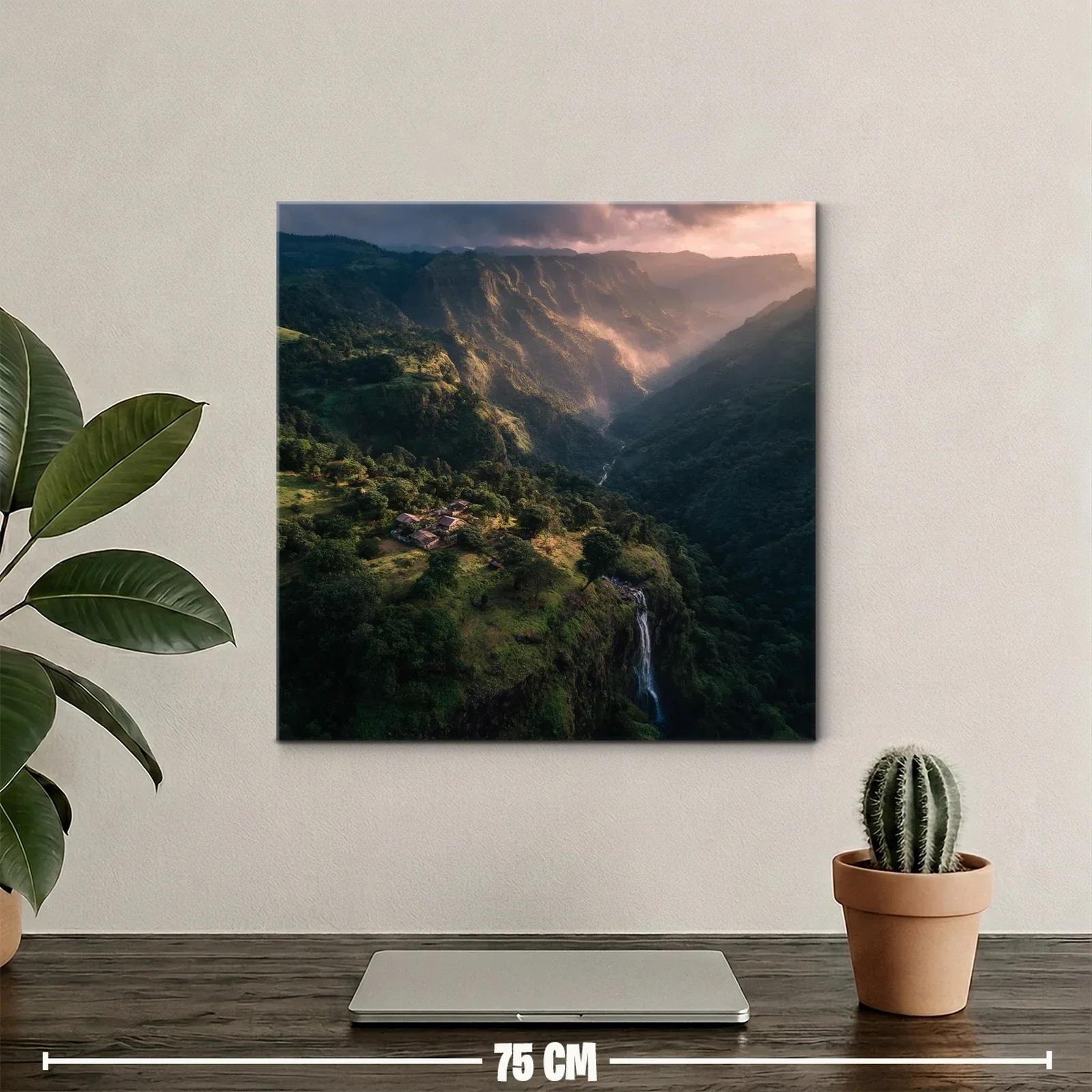 Paisaje montañoso con cascada al atardecer — miniatura 2