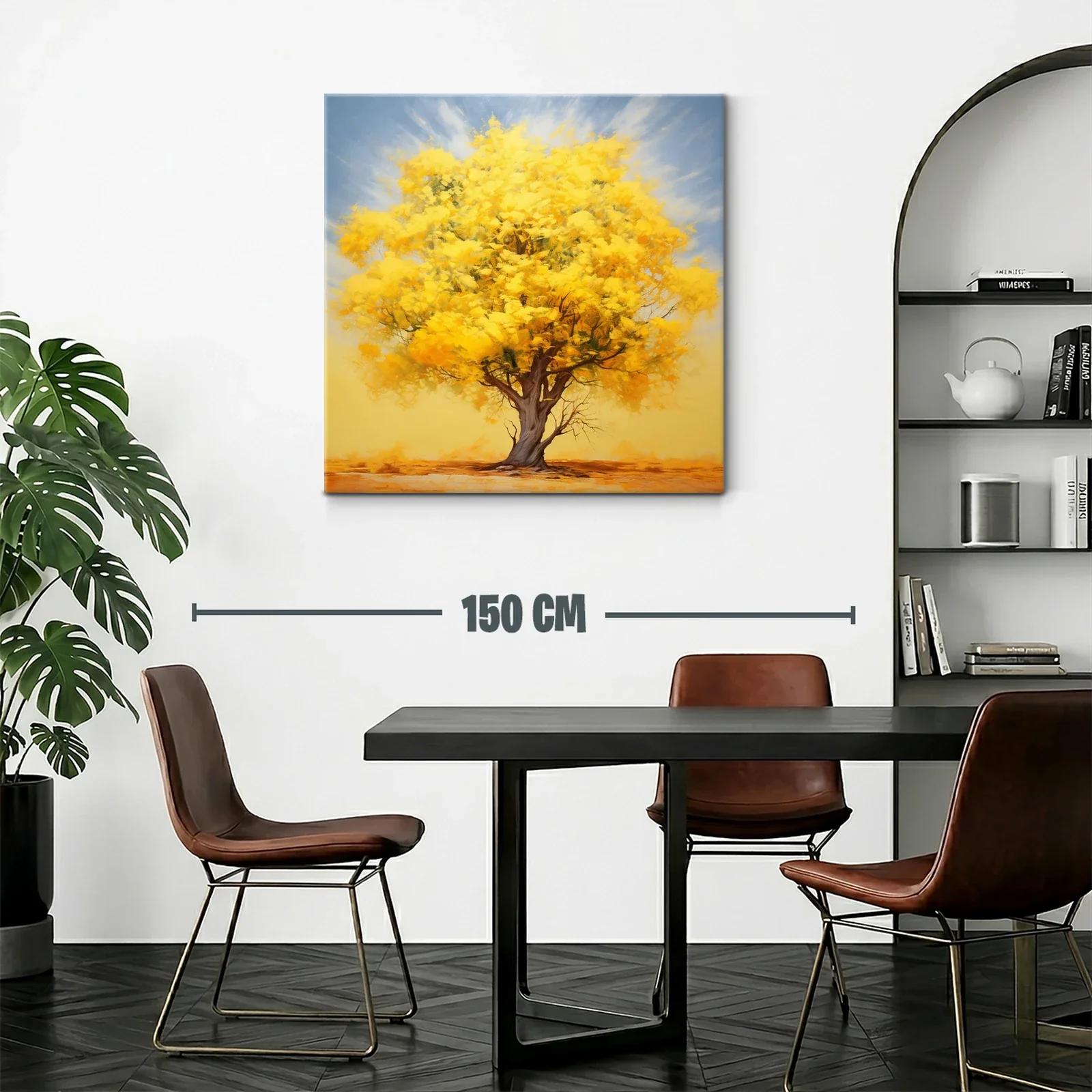 Árbol con follaje dorado bajo cielo suave azul — miniatura 2