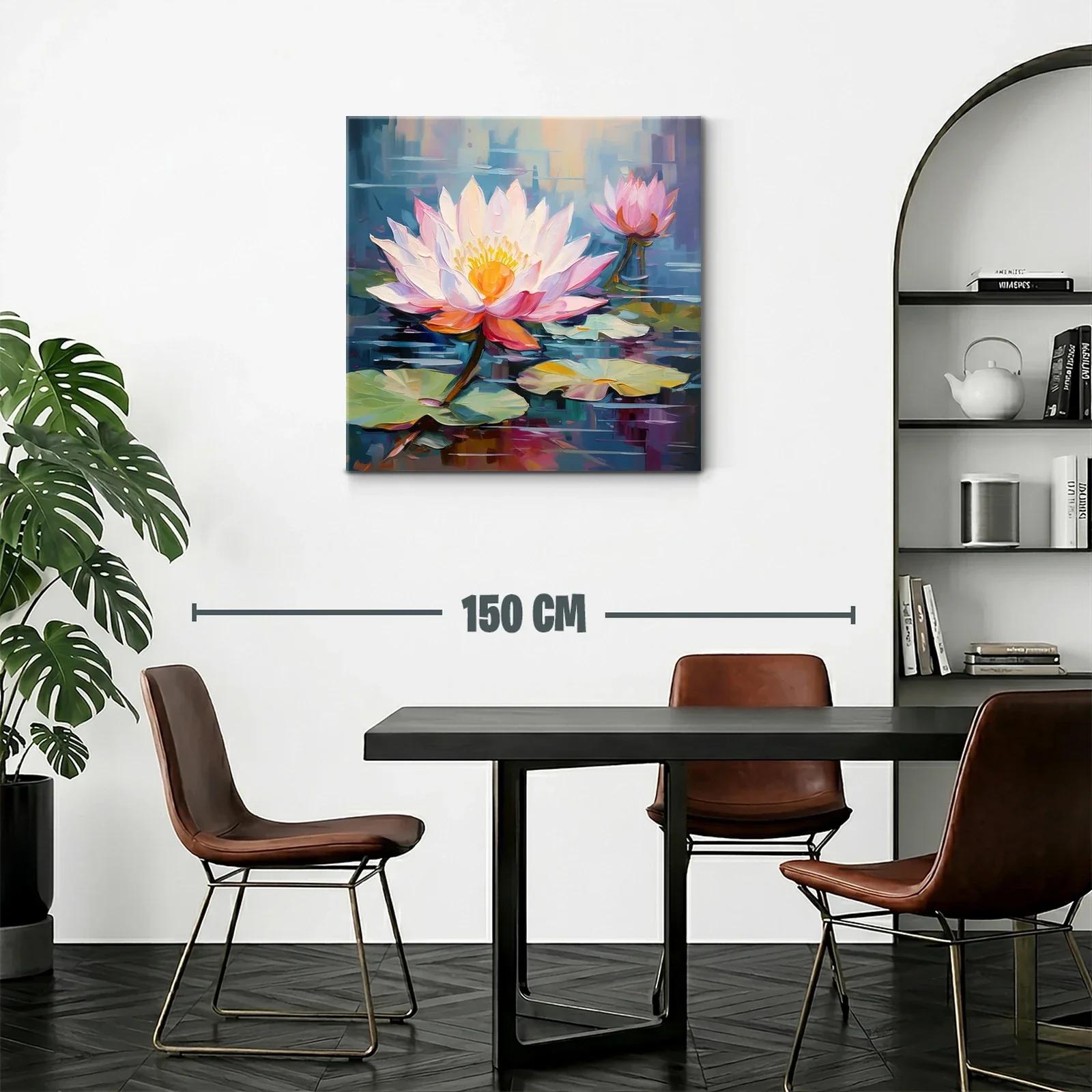 Flores de loto con pétalos vibrantes sobre el agua tranquila — miniatura 2