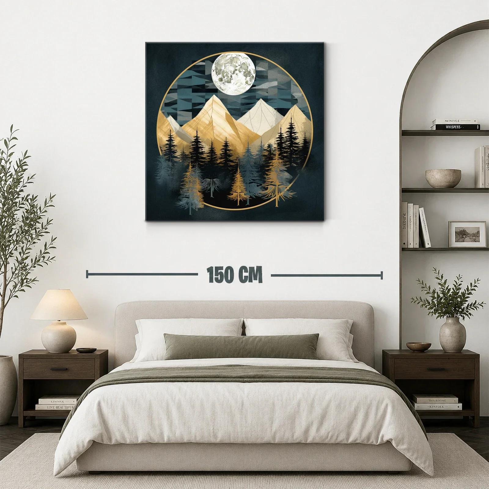 Montañas iluminadas por la luna llena en bosque oscuro — miniatura 3