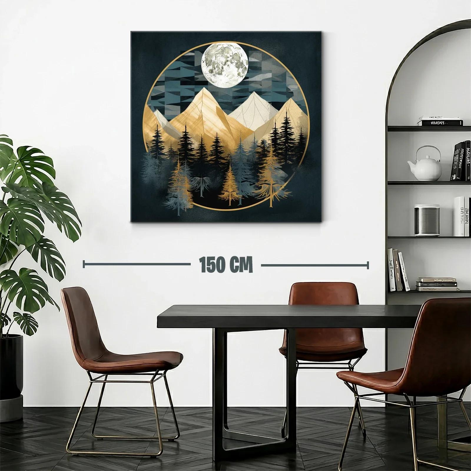 Montañas iluminadas por la luna llena en bosque oscuro — miniatura 2