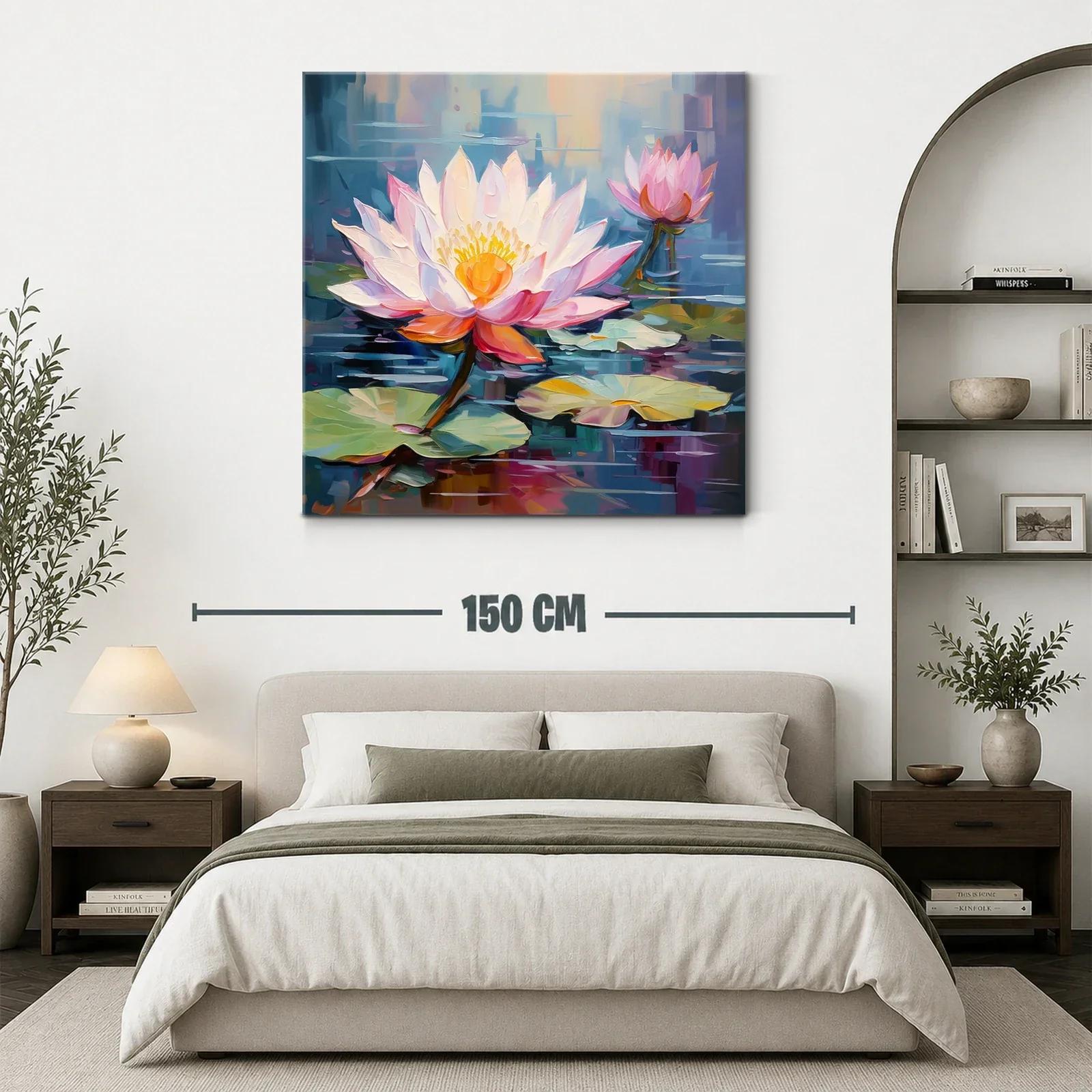 Flores de loto con pétalos vibrantes sobre el agua tranquila — miniatura 3