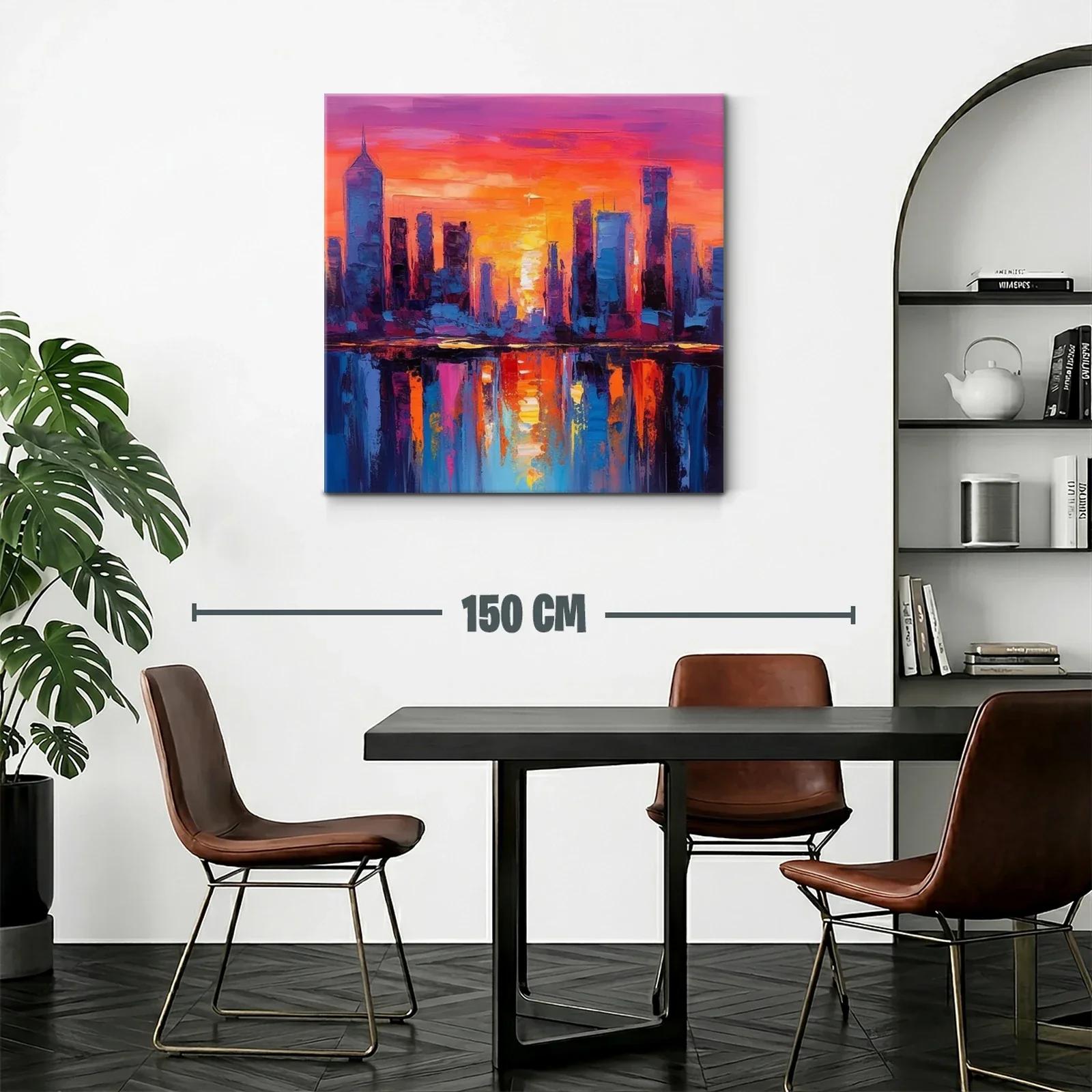 Atardecer vibrante sobre ciudad reflejada en agua — miniatura 2