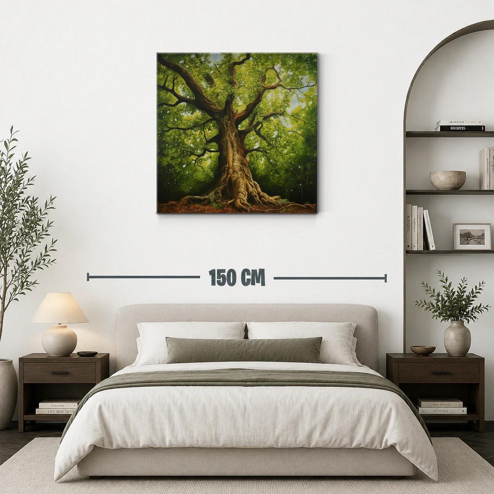 Imponente árbol centenario en exuberante bosque verde — miniatura 3