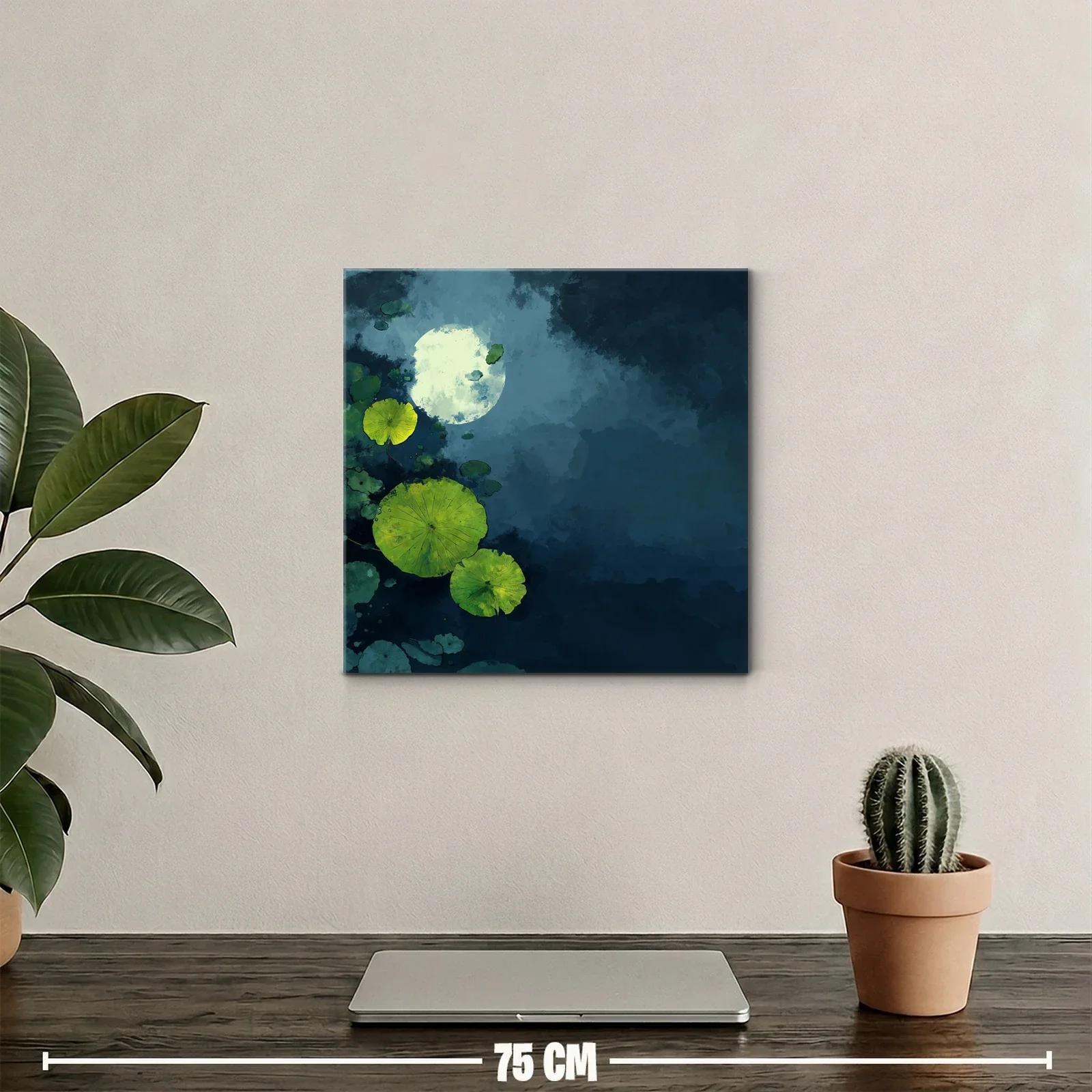 Luz de luna reflejada entre hojas verdes de nenúfares — miniatura 2