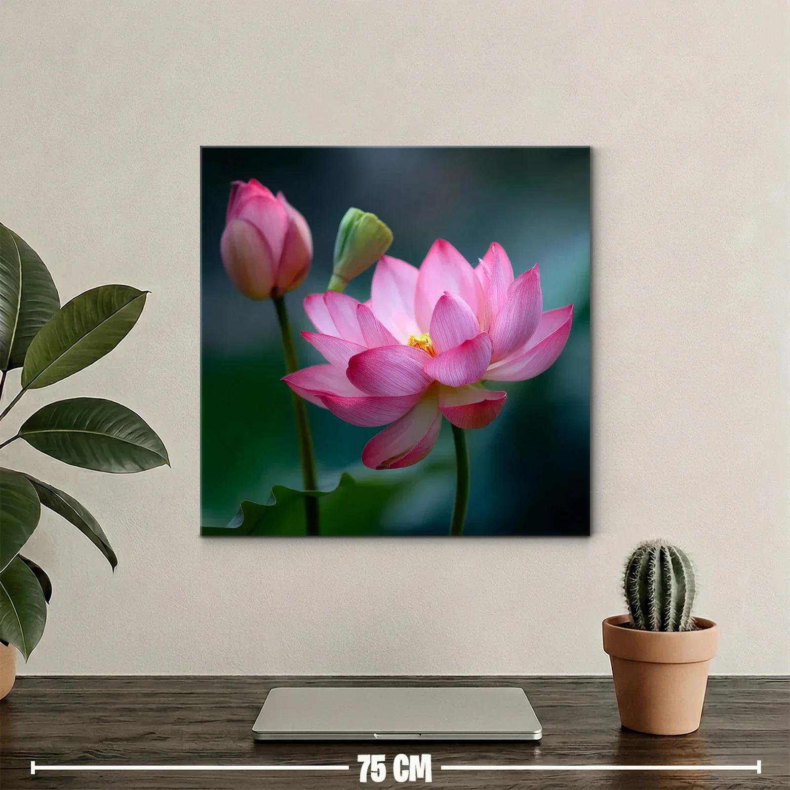 Flor de loto rosa en delicado contraste natural — miniatura 2