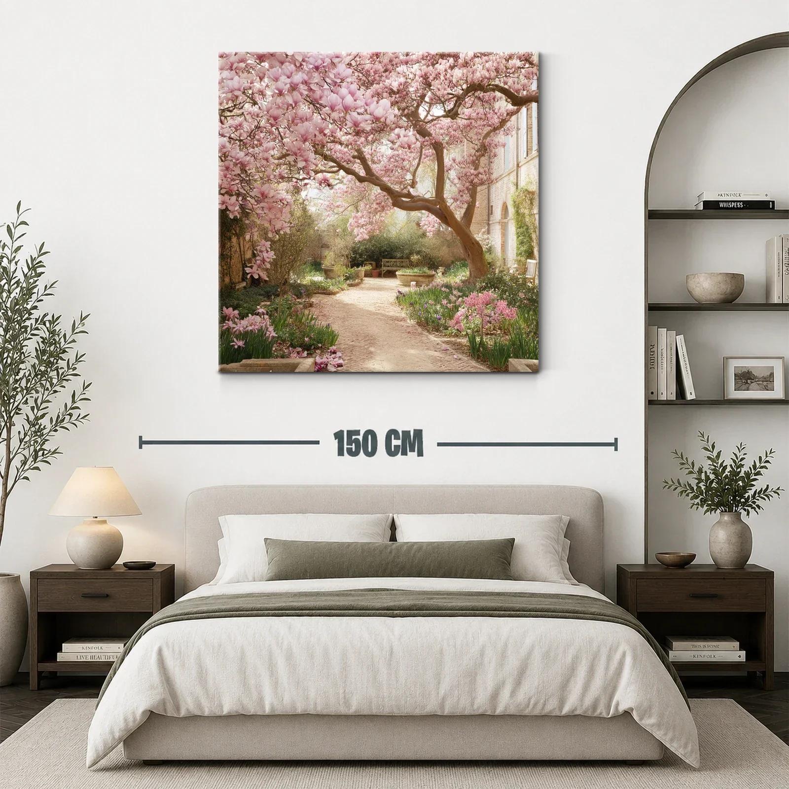 Jardín florecido con árbol de magnolia rosa en primavera — miniatura 3