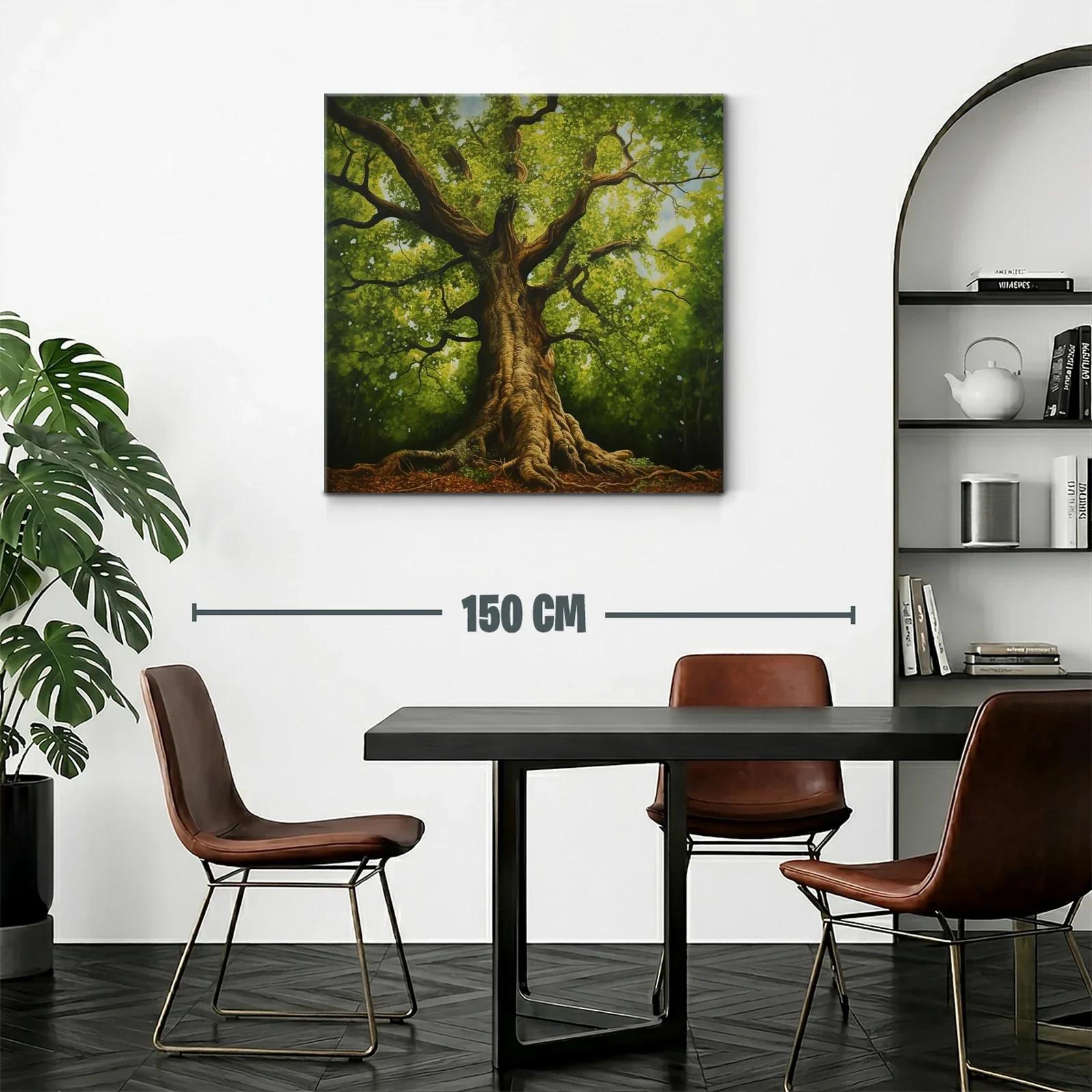 Imponente árbol centenario en exuberante bosque verde — miniatura 2
