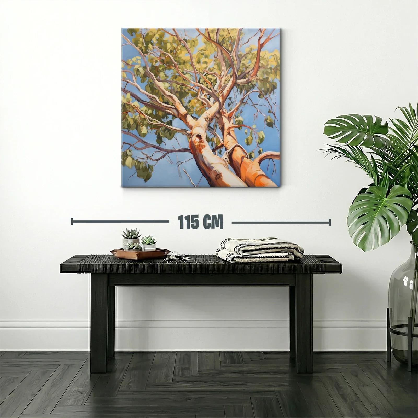 Árbol con ramas extendidas y follaje verde bajo cielo azul — miniatura 2