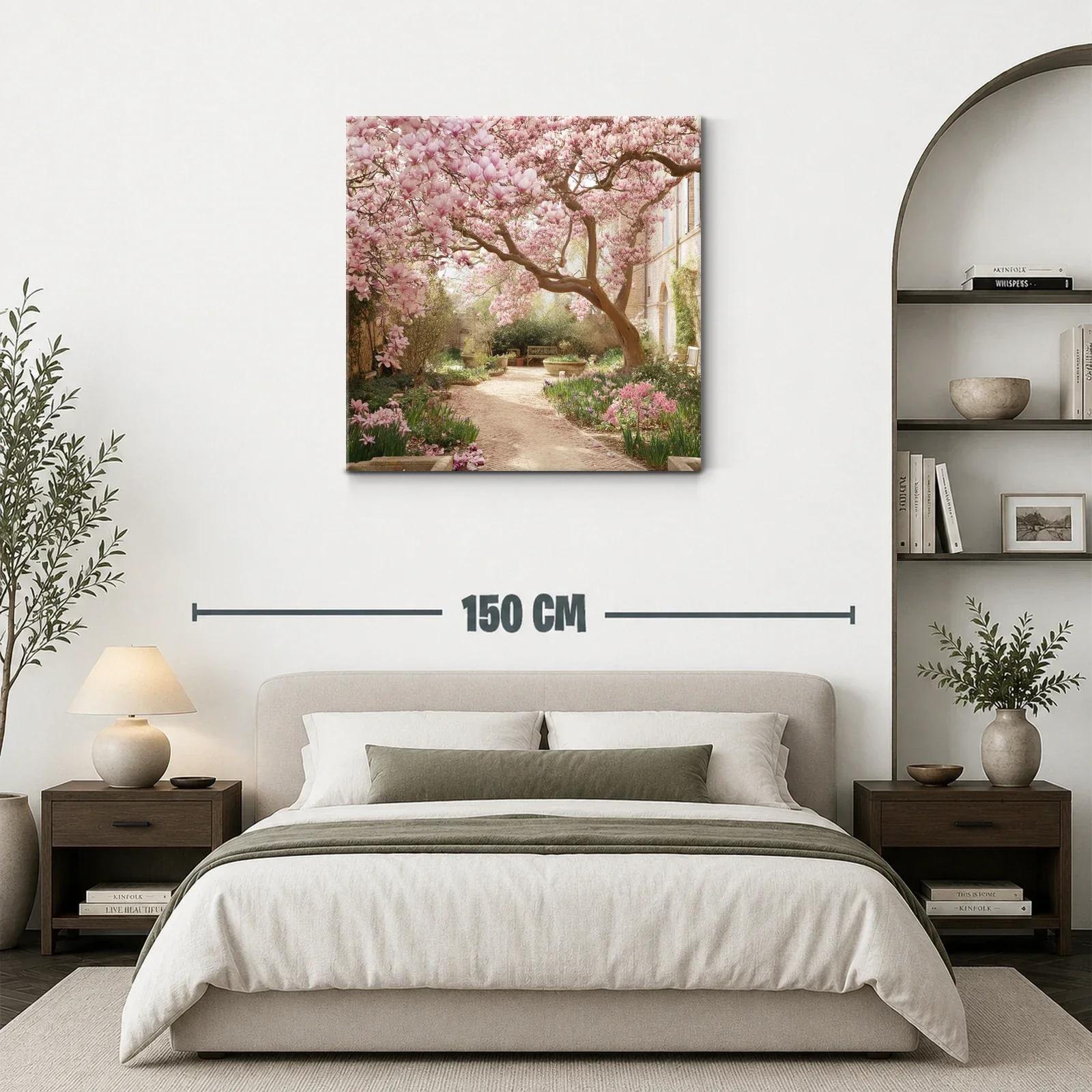 Jardín florecido con árbol de magnolia rosa en primavera — miniatura 3